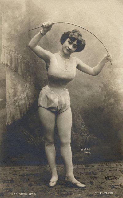 Fille avec une canne - French Photographer
